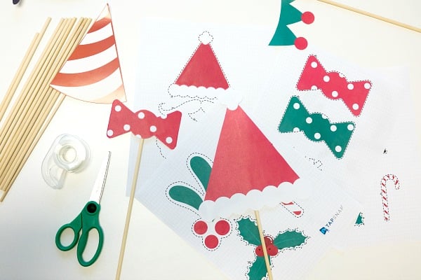 12 Must-Have Props To Make Your Holiday Party Pop {+Printables}