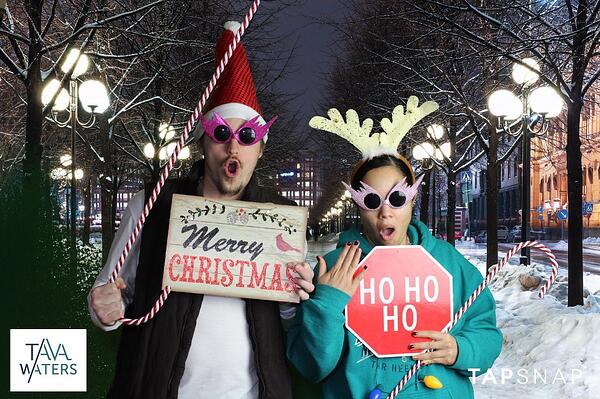 6 Ways To Make Your Holiday Photo Booth Better